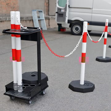 Chariot avec 6 poteaux sur socle + chaîne