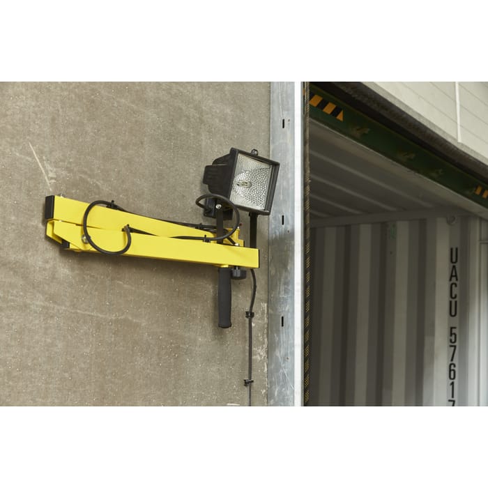 Bras articulé pour projecteur de quai