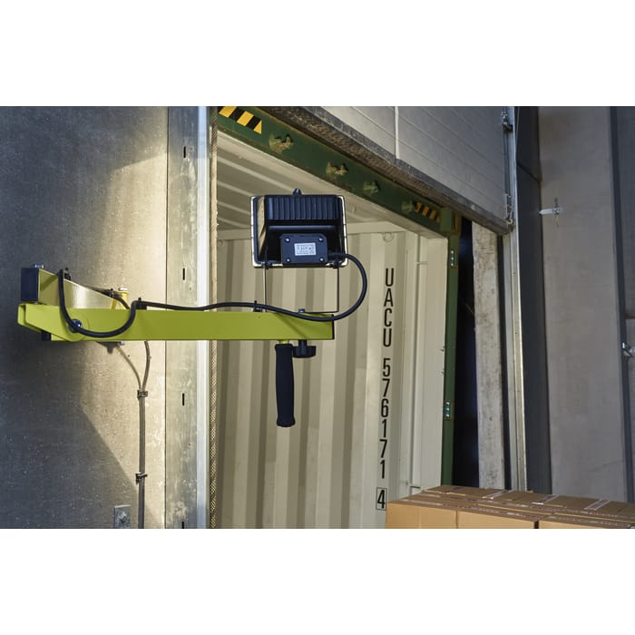 Bras articulé pour projecteur de quai